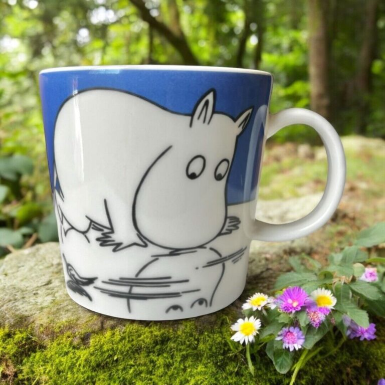 Read more about the article Arabia Finland Moomin Blue Mug Moomintroll on Ice Small PreOwned Good Condition