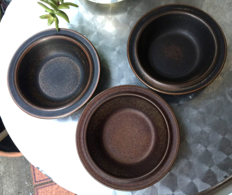 Read more about the article Arabia of Finland RUSKA~Rimmed Cereal 7″Bowls 3~STONEWARE Brown~Ulla Procope~EXC