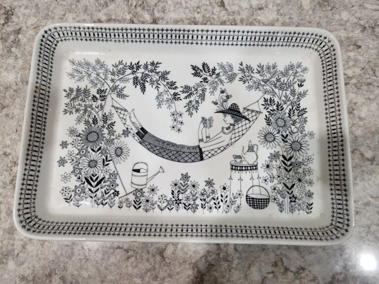 Read more about the article RARE Arabia of Finland Platter Emilie 1949-1964 – Raija Uosikkinen