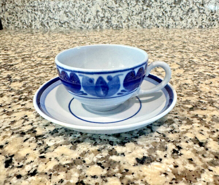 Read more about the article Demitasse Cup and Saucer-Blue Laurel Pattern by Arabia of Finland-Vintage 50/60s