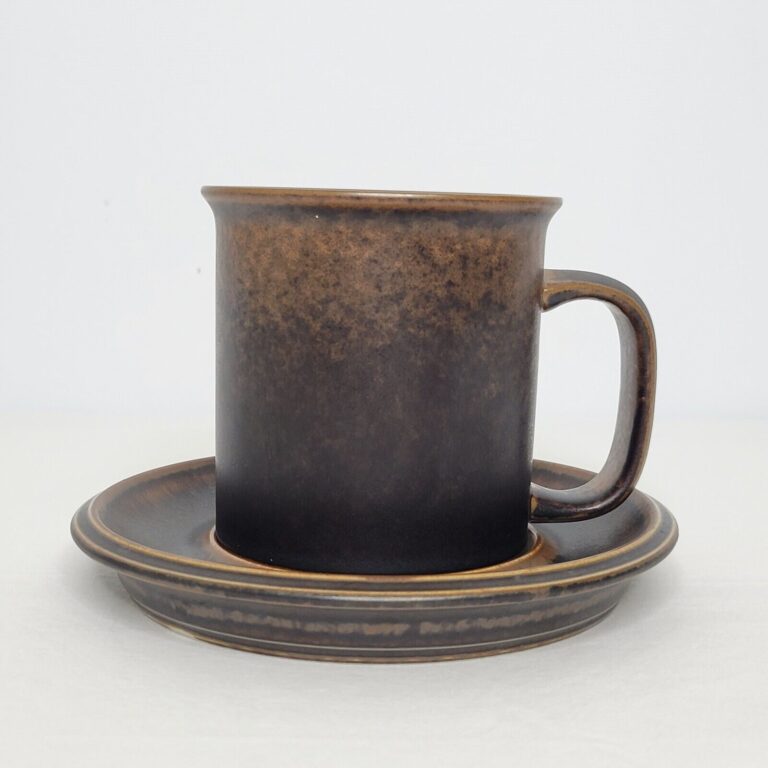 Read more about the article Vintage Arabia of Finland Ruska Flat Mug and Saucer Dark Brown MCM 8oz