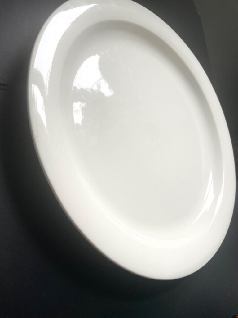 Read more about the article 1x Arabia “Arctica” White Round Serving  Chopped Plate or Platter Vtg. Finland