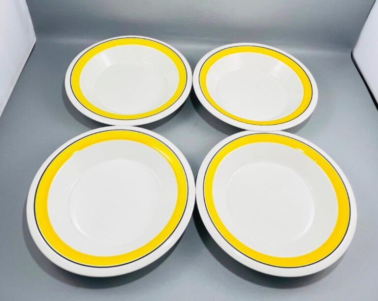 Read more about the article Vintage Set of 4 Arabia Finland FAENZA Yellow Stripe Rimmed Soup Bowls 7.75″