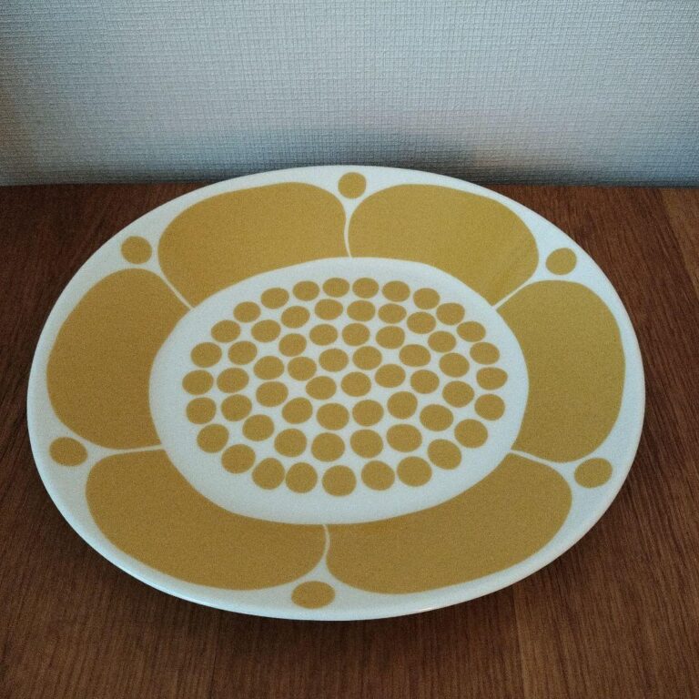 Read more about the article Sunnuntai Oval Plate 25cm Iittala Arabia