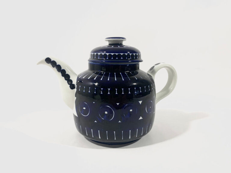 Read more about the article Arabia Valencia Ulla Procope Tea Pot