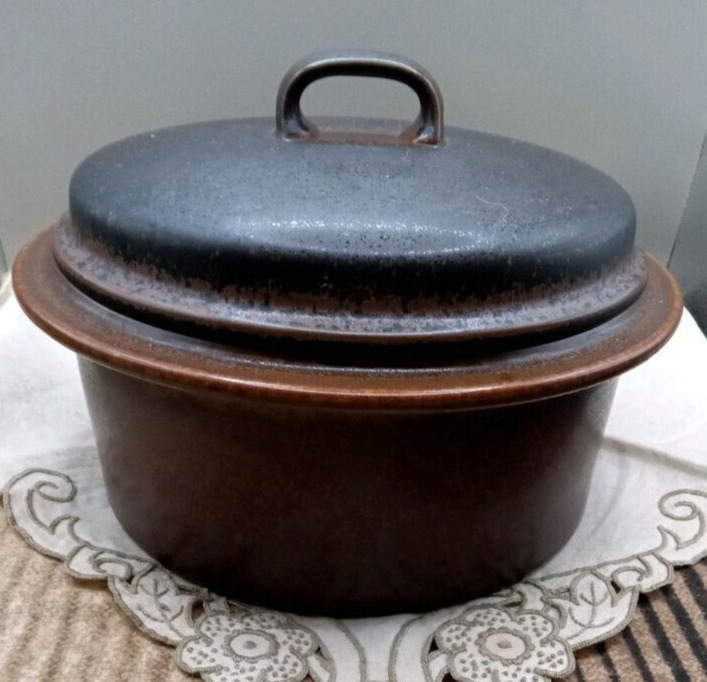 Read more about the article Vintage Arabia of Finland Ruska Ulla Procope 9″ Covered Casserole