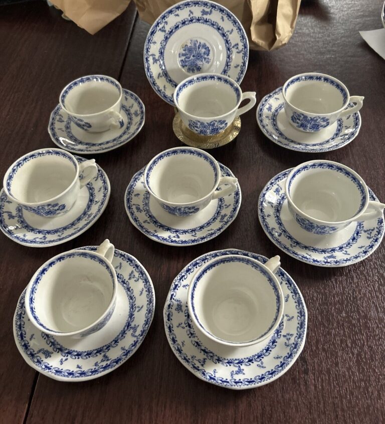 Read more about the article 8 Vintage Arabia Finland Blue Finn Flowers Demitasse Espresso Cup and Saucer set