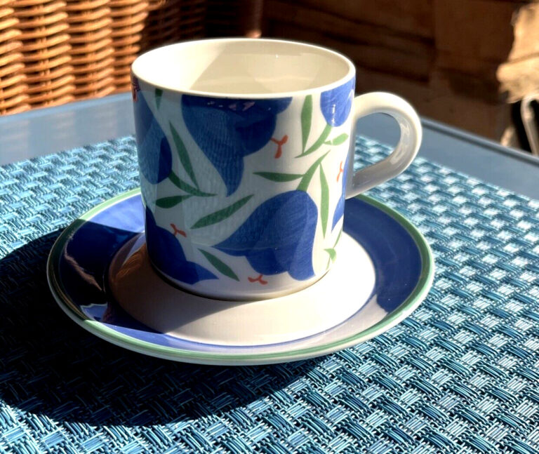 Read more about the article ARABIA  FINLAND Moreeni Balladi Tulip Coffee Cup and Saucer Heikki Orvala #9 of 94