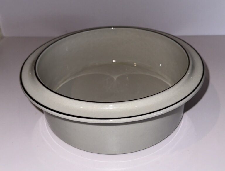 Read more about the article Arabia Finland Fennica 9” Serving Bowl EUC.