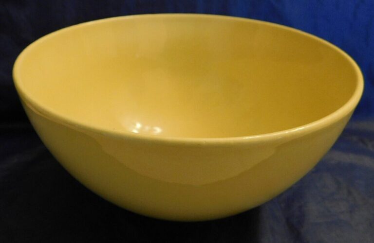 Read more about the article Arabia Finland Teema YELLOW Large BOWL  Finnish 9″ Across 5″ Tall