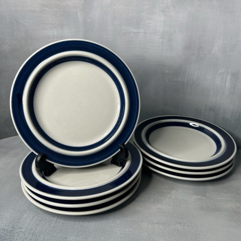 Read more about the article 8 Arabia of Finland Anemone Blue Salad Plates 7 7/8″