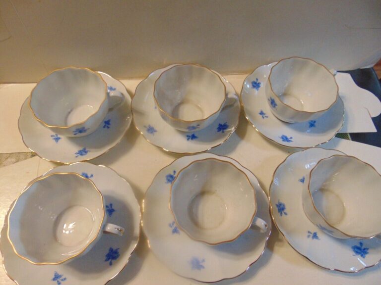 Read more about the article Arabia 6 teacups and saucers #63