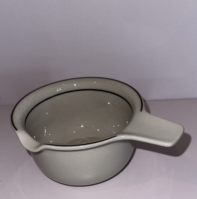 Read more about the article Arabia Finland Fennica Open Sauce Gravy boat Vintage Richard Lindh Ulla Procope