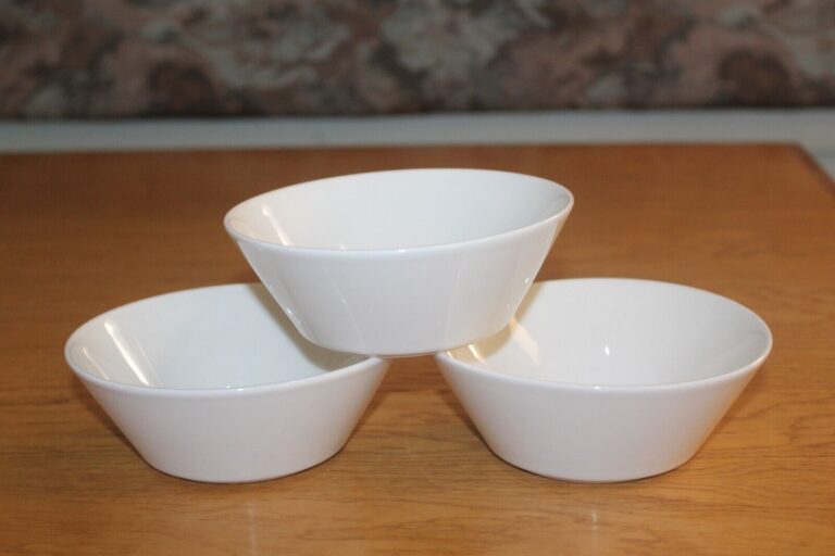 Read more about the article 3 ~~  Arabia Finland TEEMA Off White Soup / Cereal Bowls  5 3/4″ – 2 1/8″ Tall