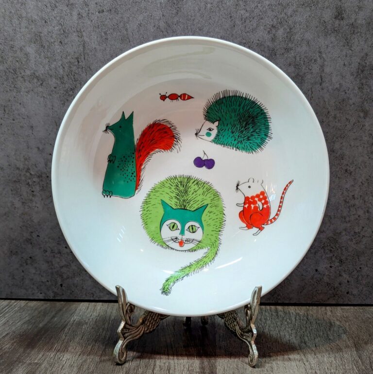 Read more about the article Rare Vtg Arabia Finland Bowl Wiry Cat Porcupine Rat Squirrel Ant and Cherries 7″