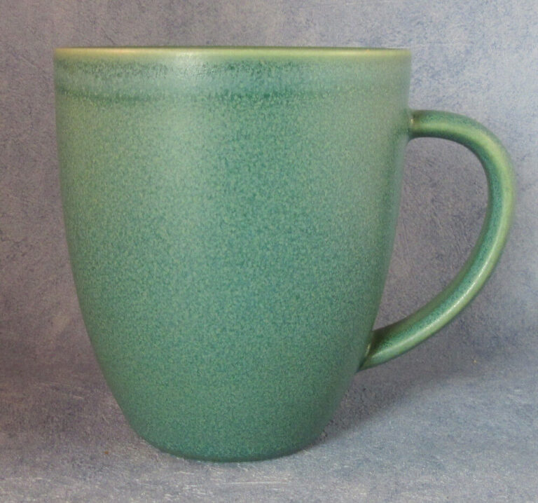 Read more about the article ARABIA OF FINLAND   24h Matte Green Mug Design Heikki Orvola Excellent Condition