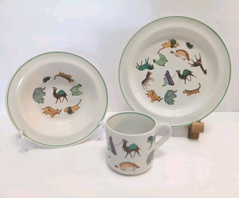 Read more about the article Arabia of Finland Animal Parade Dish Set Plate Bowl Mug Vtg Anja Juurikkala READ