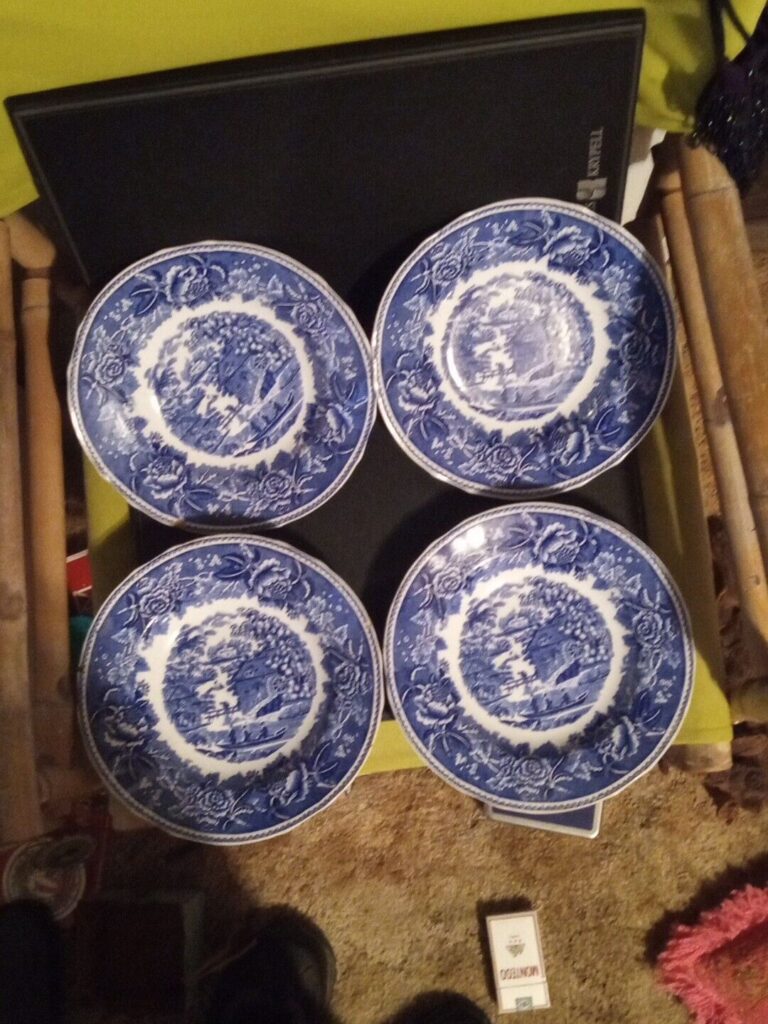 Read more about the article Vintage ARABIA SUOMI FINLANDIA  Landscape Blue Soup Plate 9 1/8” Set Of 4