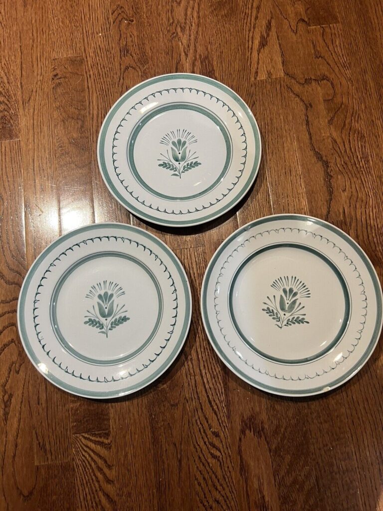 Read more about the article Set of 3 Arabia Finland GREEN THISTLE 10 1/2” Dinner Plates