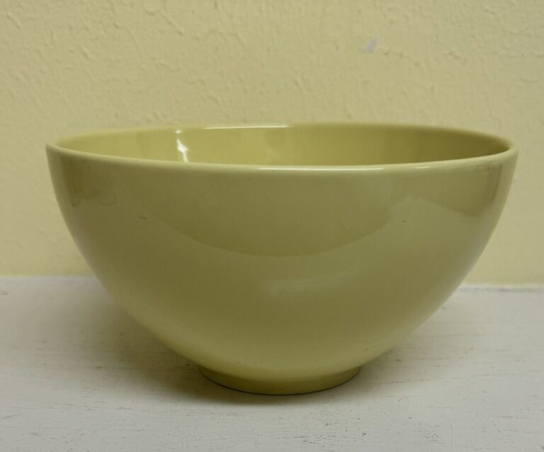 Read more about the article Vtg ARABIA Yellow Serving  Mixing Bowl — MCM Teema (Kilta) Kaj Franck  Finland