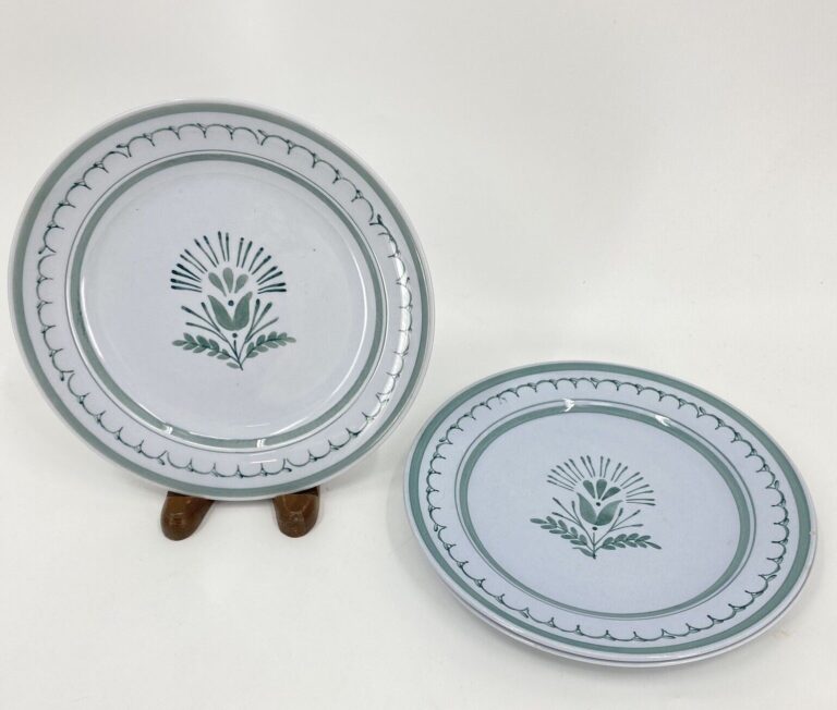 Read more about the article Lot 3 Arabia of Finland Green Thistle Hand Painted Salad Plates 8″ MINOR FLAWS