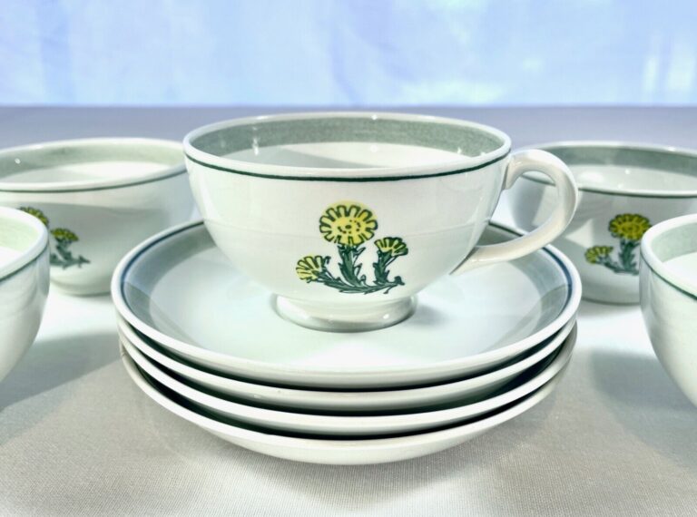 Read more about the article 9 Pcs ARABIA of Finland SUVI Pattern FOOTED CUPS and SAUCERS ~ Vntg Mid-Century VG