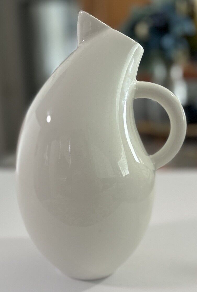 Read more about the article ARABIA FINLAND 1995 STORYBIRDS OLGA 10″ White Pitcher EUC Minimalist 1990’s