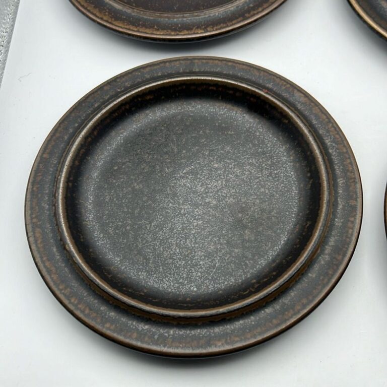 Read more about the article Vintage Arabia Finland Ruska Ulla Procope Pottery small Plate brown 6 1/4