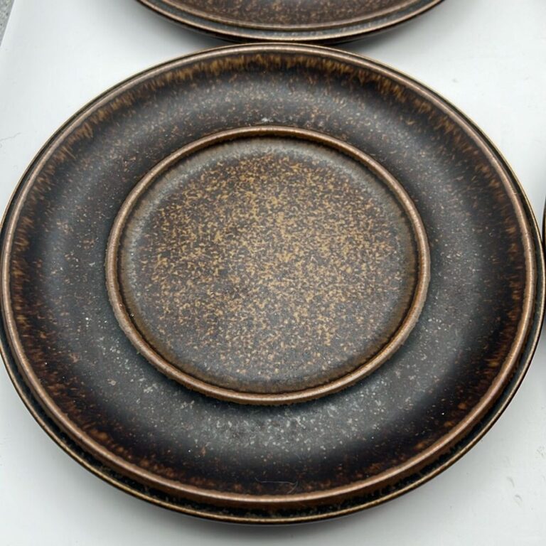 Read more about the article Vintage Arabia Finland Ruska Ulla Procope Pottery saucer Plate Retired brown