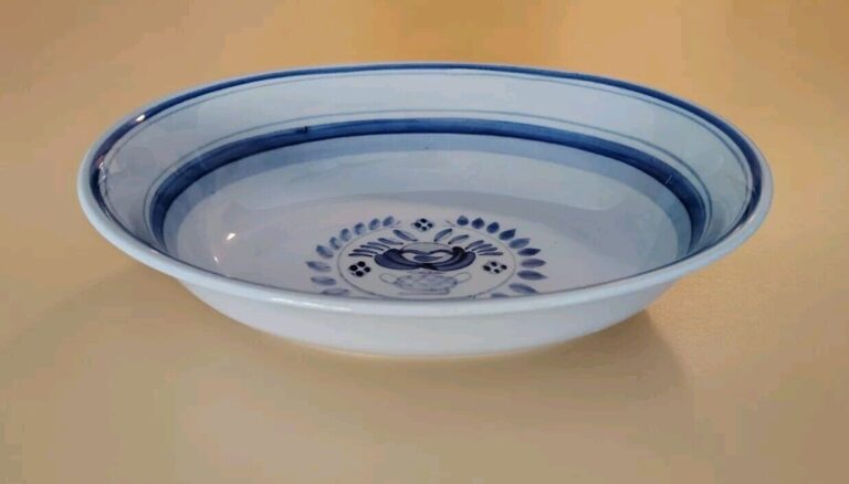 Read more about the article Arabia Finland Blue Rose Pattern 9 1/4 Inch Serving Bowl Circa 1923-1949