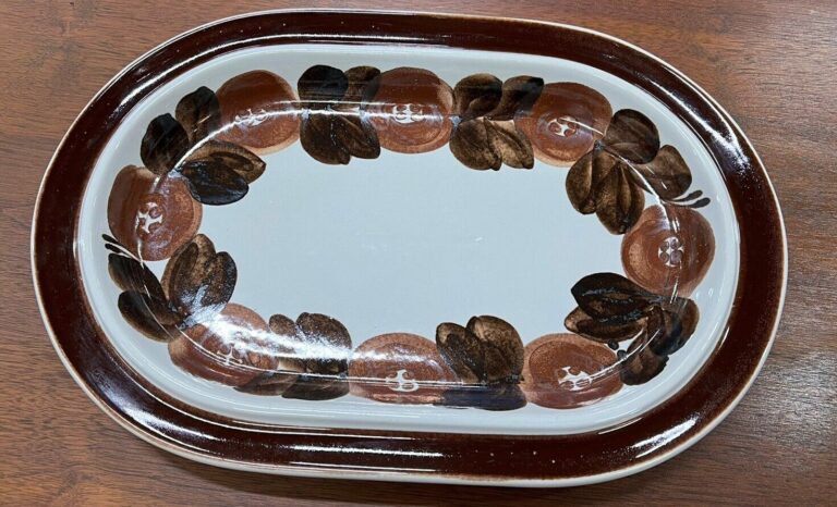 Read more about the article VINTAGE ARABIA ROSMARIN BROWN 14 1/4″ OVAL SERVING PLATTER ~ HAND SIGNED