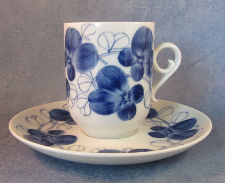 Read more about the article ARABIA OF FINLAND  Elsa  Vintage  Coffee cup and Saucer  Mint