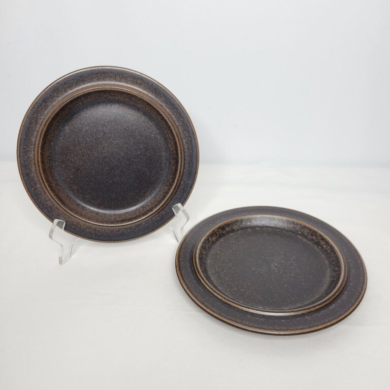 Read more about the article Pair of Arabia Finland Ruska Stoneware 7 7/8″ Salad Plates Brown