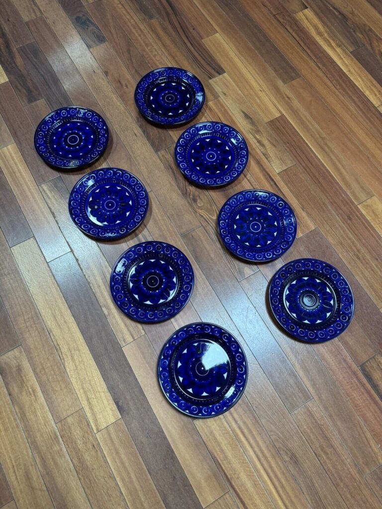 Read more about the article Arabia of Finland SET OF EIGHT Ulla Procope Valencia Blue 10” Dinner Plates USED