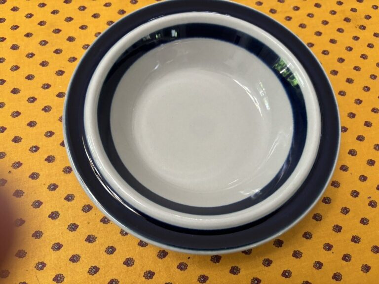 Read more about the article Arabia of Finland Set of 4 Anemone Cobalt Blue 7” Cereal / Soup Bowls