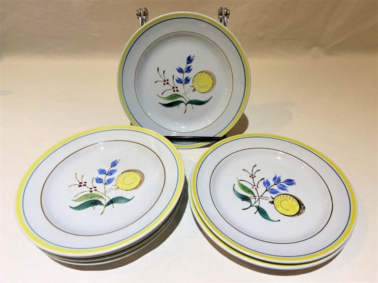 Read more about the article Set of 7 VINTAGE ARABIA OF FINLAND “WINDFLOWER” 6″ BREAD AND BUTTER PLATES