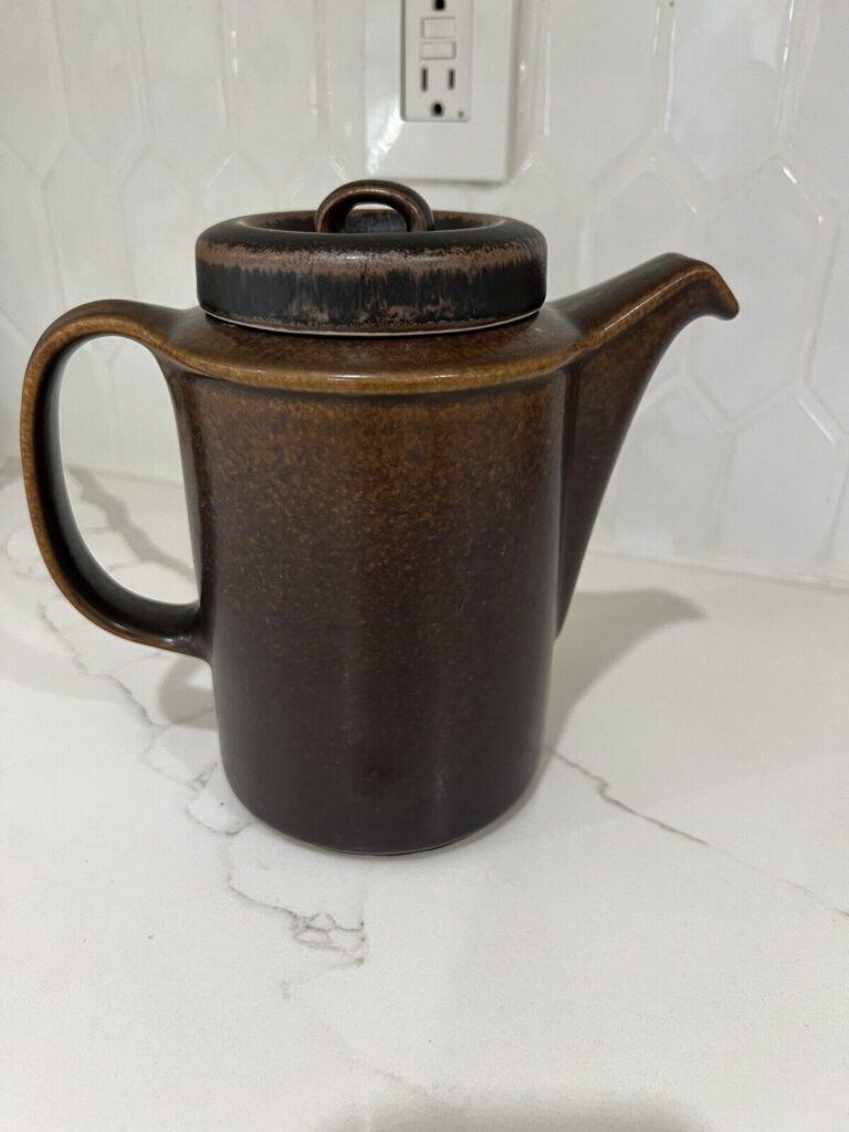 Read more about the article Arabia of Finland Ruska- Light and Dark Brown- 5 Cup Coffee Pot Pitcher with Lid