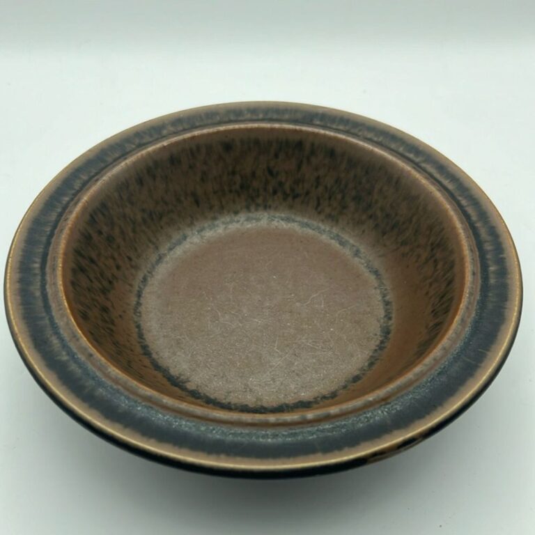 Read more about the article Vintage Arabia Finland Ruska Ulla Procope Pottery bowl Retired brown 7″