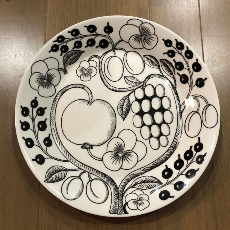 Read more about the article Arabia Paratiisi Plate Diameter Approx. 26Cm Black And White Design