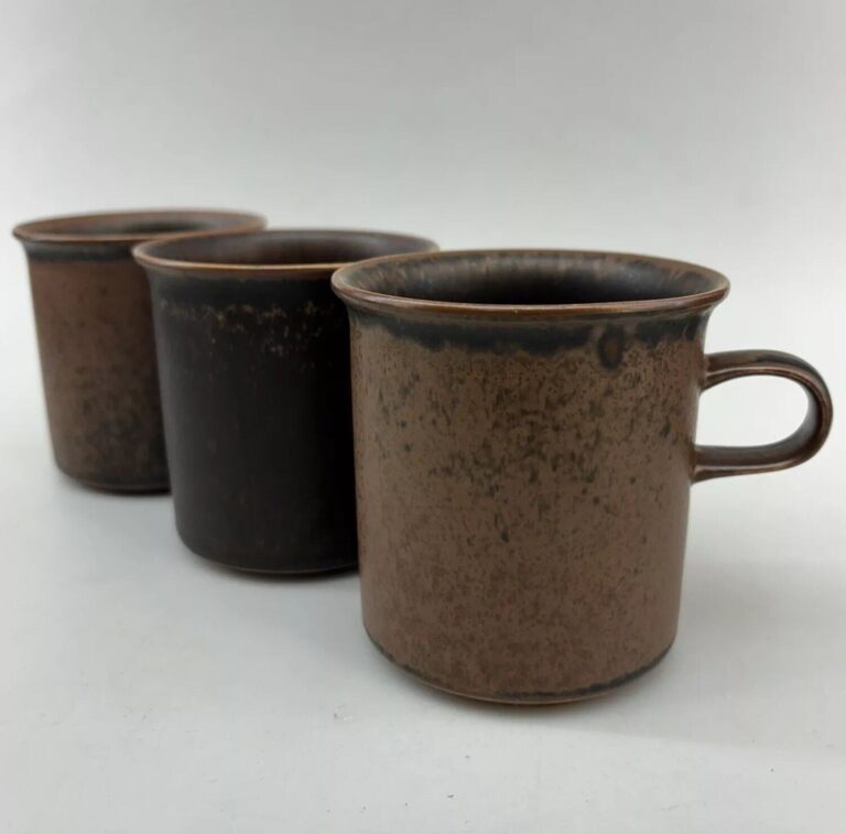 Read more about the article Vintage Arabia Finland Set/3  Brown Ruska Coffee Mug Cup MidCentury Modern Read