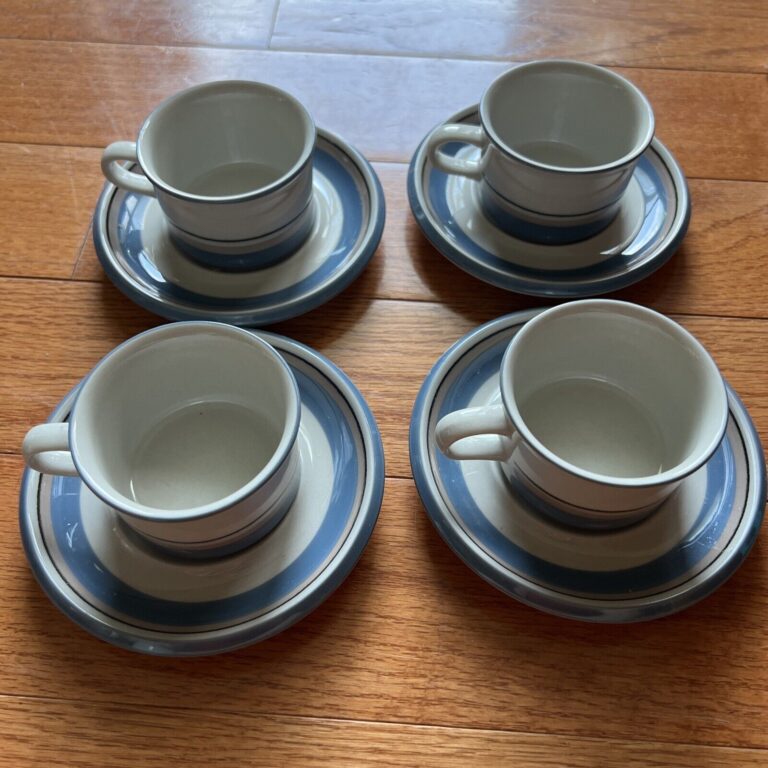 Read more about the article Arabia Finland Krokus Coffee Cups and Saucers Blue Set Of 4