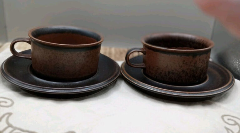 Read more about the article Vintage Arabia Finland Ruska  2 Flat Coffee / Tea Cups and  2 Saucers