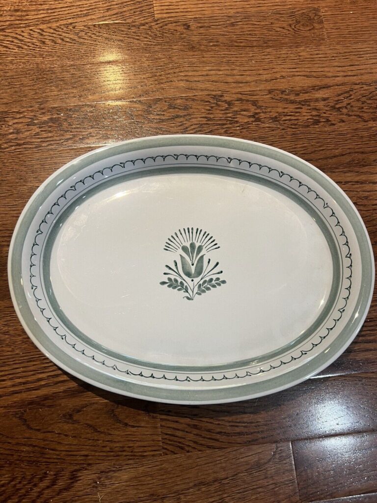 Read more about the article Vtg Arabia Finland Green Thistle Lg Oval Platter Handpainted 14.5 In No Chips