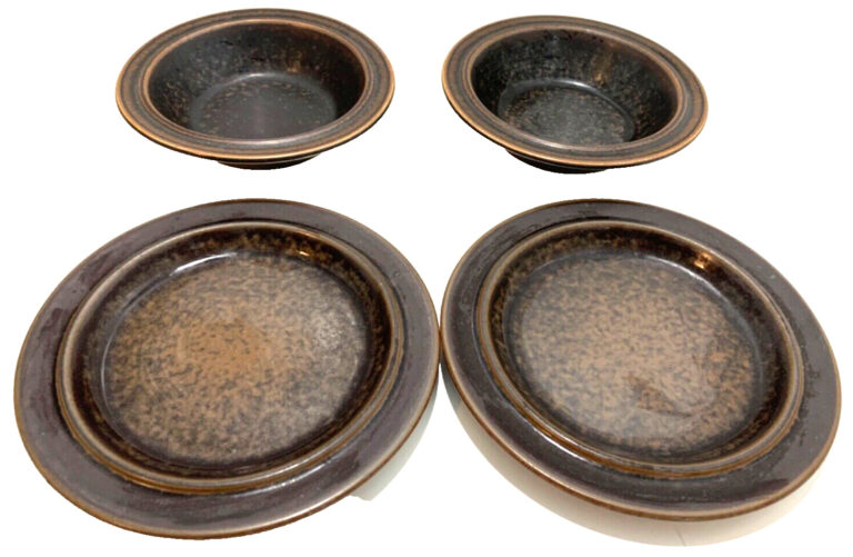 Read more about the article Arabia of Finland RUSKA 2 Plates 2 bowls STONEWARE Brown set