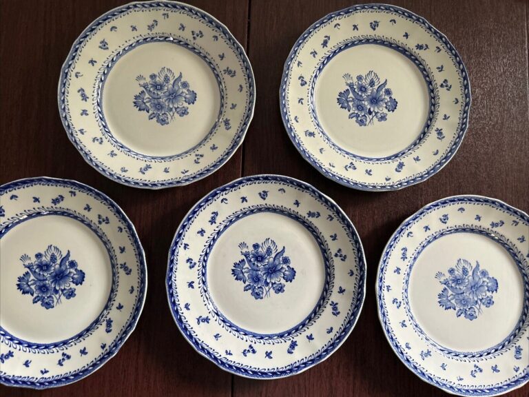 Read more about the article 5 Vintage Arabia of Finland finn flowers blue luncheon plate 9 1/4”