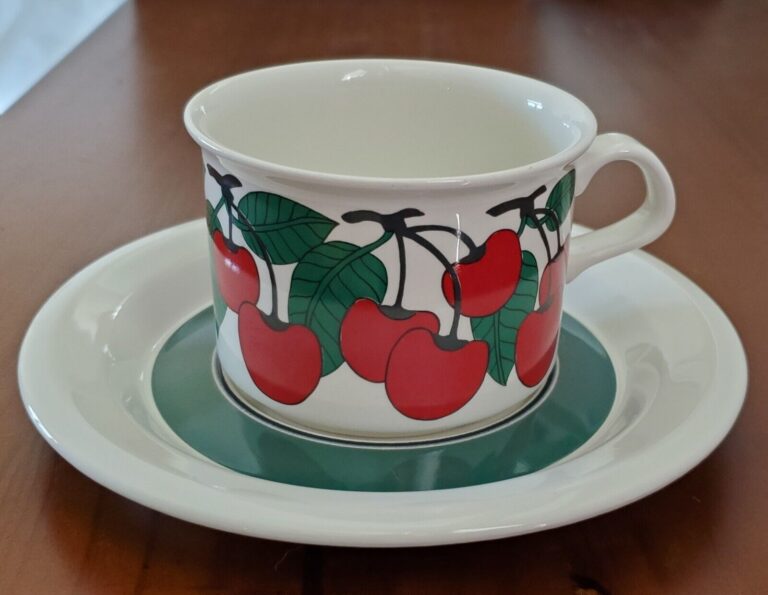 Read more about the article Vintage ARABIA of Finland KIRSIKKA Coffee Tea Cup and Saucer Set EUC