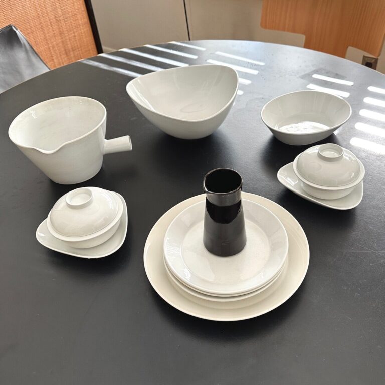 Read more about the article 12 Pieces Arabia Dinnerware  Kai Frank  Teema  Made By Arabia In Finland