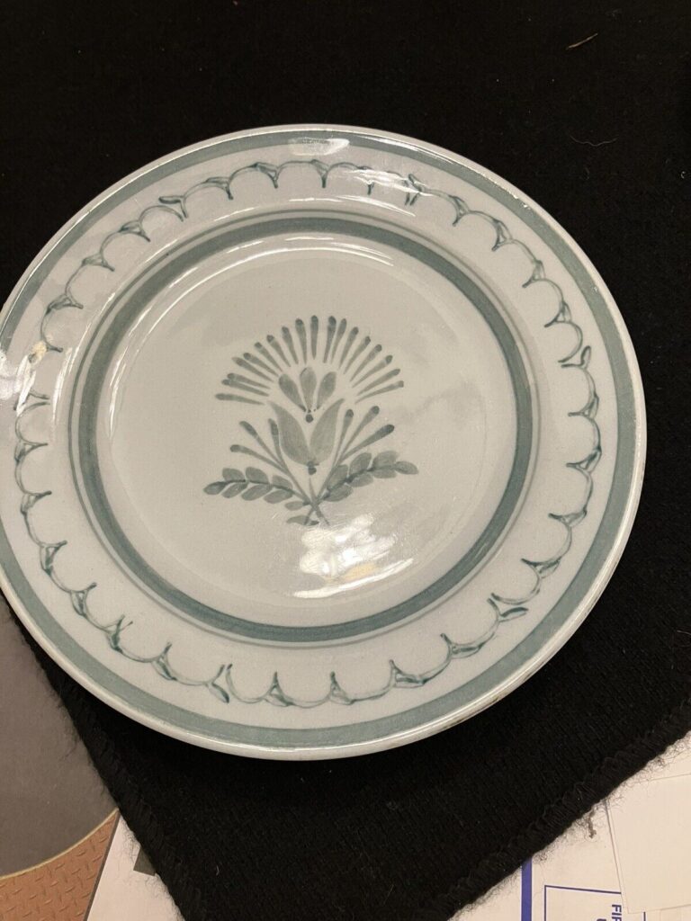 Read more about the article Set of Six (6)Arabia Finland GREEN THISTLE 5 3/5 In Bread and Butter Side Plates