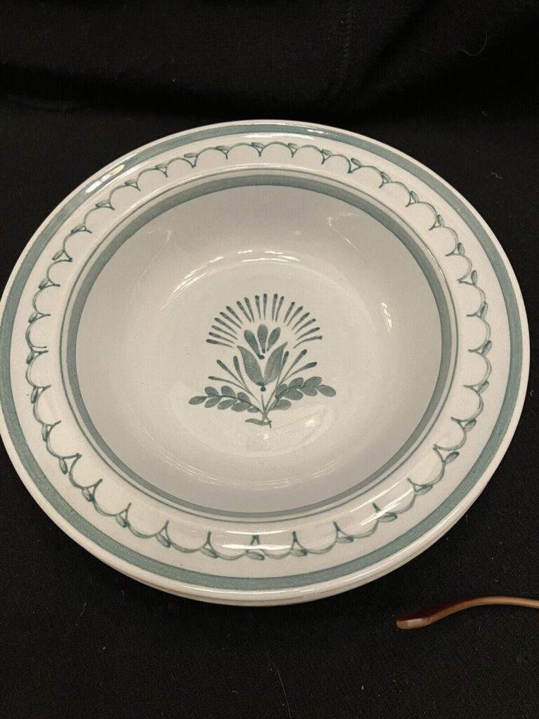 Read more about the article Arabia Finland Vintage Green Thistle 4rimmed  Cereal Bowls .