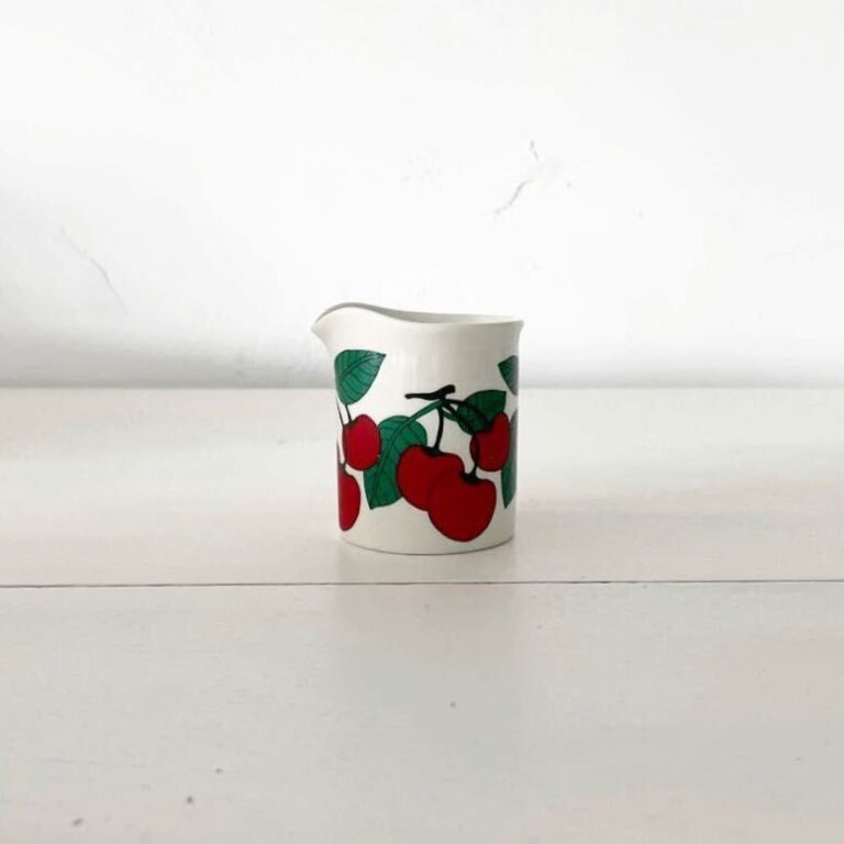 Read more about the article Scandinavian Vintage 70S Arabia Kirsikka Cherry Pottery Creamer Made In Finland